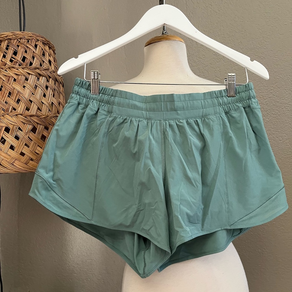 Lululemon Hotty Hot Shorts II *2.5” - Picture 3 of 7